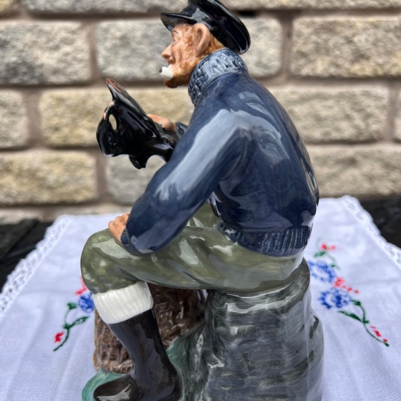 Vintage Royal Doulton's 'The Lobster Man' - Picture 7 of 9